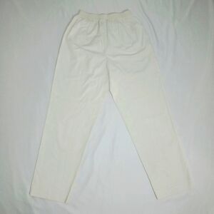 Alfred Dunner Petite White Straight Leg Elastic Waistband Pants.